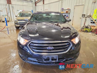 Piąte zdjęcie samochodu w środku: 2017 FORD TAURUS LIMITED VIN:1FAHP2F80HG113074 - miniatura