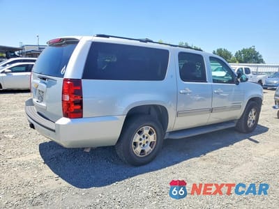Trzecie zdjęcie samochodu z tyłu: 2013 CHEVROLET SUBURBAN C1500 LT VIN:1GNSCJE01DR230492 - miniatura