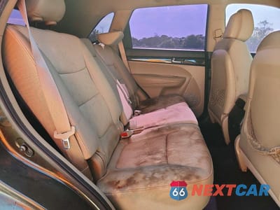 Zdjęcie 11 z 13 samochodu: 2011 KIA SORENTO LX VIN:5XYKT3A13BG119344 - miniatura