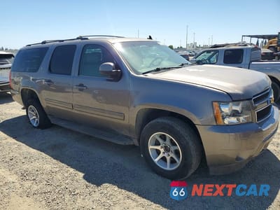Czwarte zdjęcie samochodu z boku: 2013 CHEVROLET SUBURBAN K1500 LT VIN:1GNSKJE70DR158586 - miniatura