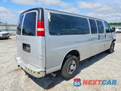 Trzecie zdjęcie samochodu z tyłu: 2011 CHEVROLET EXPRESS G3500 LT VIN:1GAZG1FG5B1161964 - miniatura