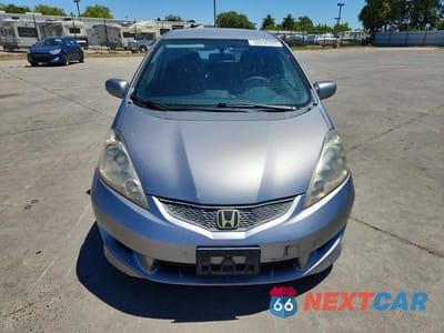 Piąte zdjęcie samochodu w środku: 2010 HONDA FIT SPORT VIN:JHMGE8H4XAS016636 - miniatura