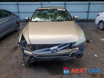 Piąte zdjęcie samochodu w środku: 2004 HONDA ACCORD EX VIN:1HGCM566X4A170409 - miniatura