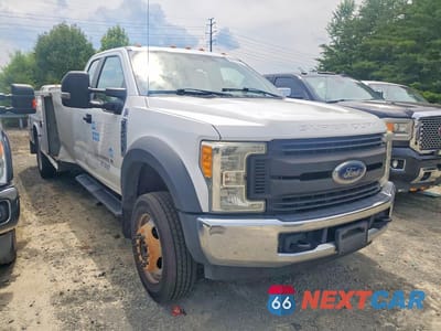 Czwarte zdjęcie samochodu z boku: 2017 FORD F450 SUPER DUTY VIN:1FD0X4GY0HEC11501 - miniatura