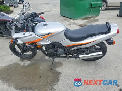 Trzecie zdjęcie samochodu z tyłu: 2004 KAWASAKI EX500 D VIN:JKAEXVD1X4A086235 - miniatura
