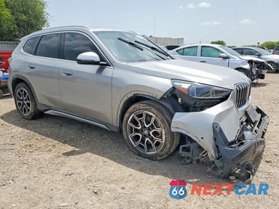 Czwarte zdjęcie samochodu z boku: 2023 BMW X1 XDRIVE28I VIN:WBX73EF09P5X34548 - miniatura