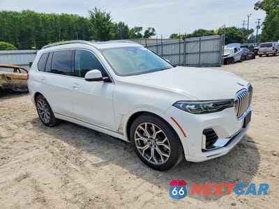 Czwarte zdjęcie samochodu z boku: 2019 BMW X7 XDRIVE50I VIN:5UXCX4C55KLS38272 - miniatura