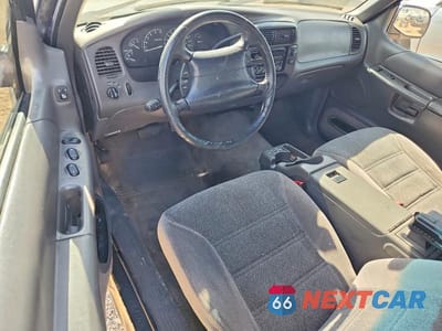 Zdjęcie 8 z 12 samochodu: 2000 FORD EXPLORER SPORT VIN:1FMYU60E5YUA68381 - miniatura