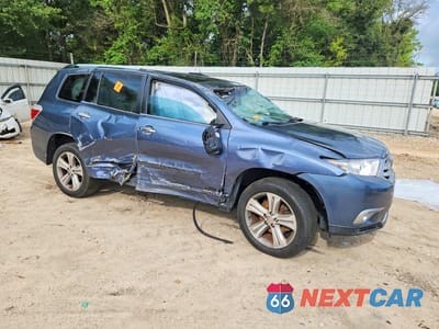 Czwarte zdjęcie samochodu z boku: 2013 TOYOTA HIGHLANDER LIMITED VIN:5TDYK3EH1DS104531 - miniatura