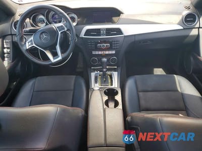 Zdjęcie 8 z 12 samochodu: 2013 MERCEDES-BENZ C 250 VIN:WDDGF4HB6DR296384 - miniatura