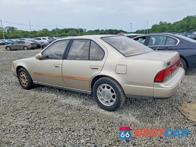 Drugie zdjęcie samochodu z przodu: 1992 NISSAN MAXIMA GXE VIN:JN1HJ01P7NT605525 - miniatura