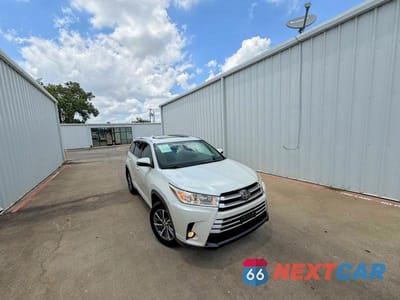 2018 TOYOTA HIGHLANDER XLE 5TDJZRFH5JS908423 - główne zdjęcie licytacji z USA - miniatura