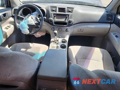 Zdjęcie 8 z 13 samochodu: 2013 TOYOTA HIGHLANDER BASE VIN:5TDBK3EH7DS270316 - miniatura