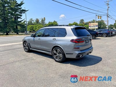 Trzecie zdjęcie samochodu z tyłu: 2023 BMW X7 XDRIVE40I VIN:5UX23EM00P9P15677 - miniatura