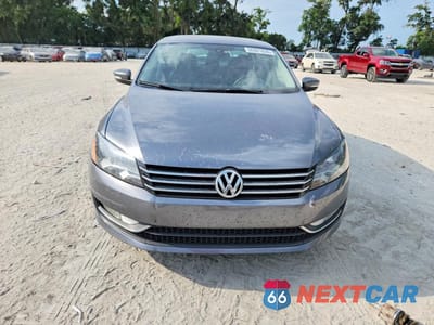 Piąte zdjęcie samochodu w środku: 2015 VOLKSWAGEN PASSAT S VIN:1VWAS7A37FC113027 - miniatura