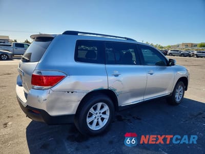Trzecie zdjęcie samochodu z tyłu: 2011 TOYOTA HIGHLANDER SE VIN:5TDZK3EHXBS040815 - miniatura