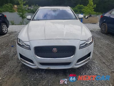 Piąte zdjęcie samochodu w środku: 2016 JAGUAR XF PREMIUM VIN:SAJBJ4BV1GCY16473 - miniatura