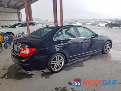 Trzecie zdjęcie samochodu z tyłu: 2013 MERCEDES-BENZ C 250 VIN:WDDGF4HBXDR298476 - miniatura
