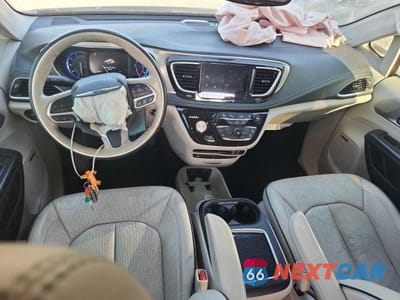 Zdjęcie 8 z 13 samochodu: 2019 CHRYSLER PACIFICA HYBRID LIMITED VIN:2C4RC1N71KR705912 - miniatura