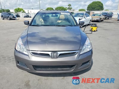 Piąte zdjęcie samochodu w środku: 2006 HONDA ACCORD EX VIN:1HGCM66506A044043 - miniatura