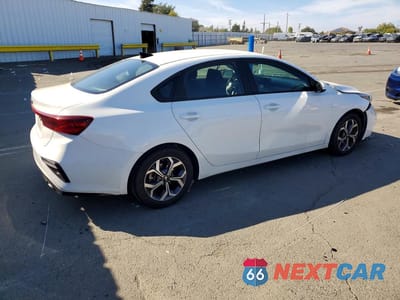 Trzecie zdjęcie samochodu z tyłu: 2021 KIA FORTE LXS VIN:3KPF24AD9ME302414 - miniatura