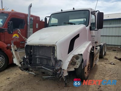 Drugie zdjęcie samochodu z przodu: 2006 VOLVO VNL SEMI TRUCK VIN:4V4NC9TGX6N421377 - miniatura