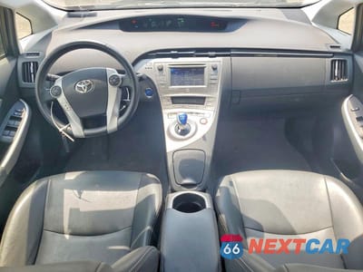 Zdjęcie 8 z 13 samochodu: 2014 TOYOTA PRIUS FOUR VIN:JTDKN3DU9E0387857 - miniatura