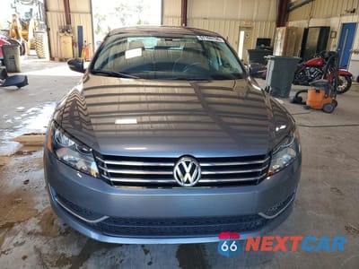 Piąte zdjęcie samochodu w środku: 2013 VOLKSWAGEN PASSAT SE VIN:1VWBP7A34DC040413 - miniatura
