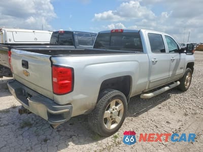 Trzecie zdjęcie samochodu z tyłu: 2018 CHEVROLET SILVERADO C2500 HEAVY DUTY LT VIN:1GC1CVEG8JF185847 - miniatura