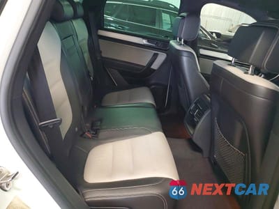 Zdjęcie 10 z 12 samochodu: 2017 VOLKSWAGEN TOUAREG WOLFSBURG VIN:WVGRF7BP4HD001399 - miniatura