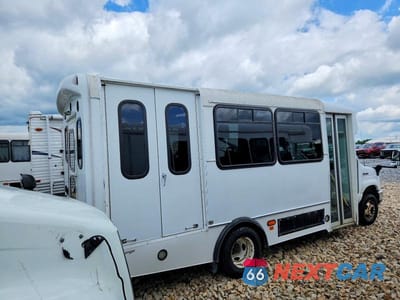 Czwarte zdjęcie samochodu z boku: 2017 FORD ECONOLINE E450 SUPER DUTY CUTAWAY VAN VIN:1FDFE4FSXHDC13744 - miniatura