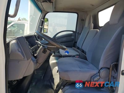 Zdjęcie 7 z 13 samochodu: 2016 ISUZU NPR HD BOX TRUCK VIN:54DC4W1B8GS806859 - miniatura