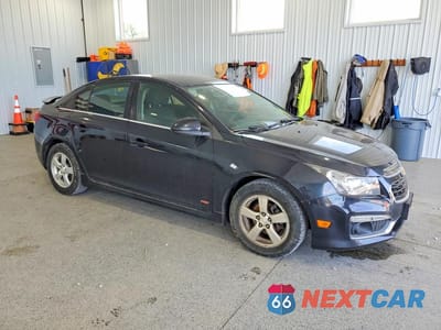 Czwarte zdjęcie samochodu z boku: 2015 CHEVROLET CRUZE LT VIN:1G1PC5SB4F7160697 - miniatura