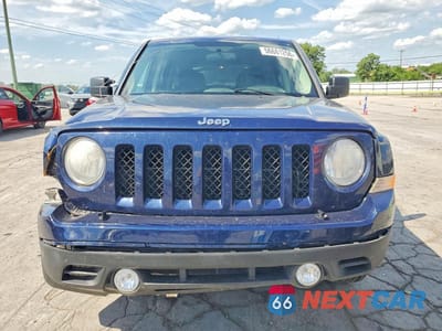 Piąte zdjęcie samochodu w środku: 2015 JEEP PATRIOT SPORT VIN:1C4NJRBBXFD130472 - miniatura