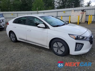 Czwarte zdjęcie samochodu z boku: 2021 HYUNDAI IONIQ SE VIN:KMHC75LC5MU260867 - miniatura