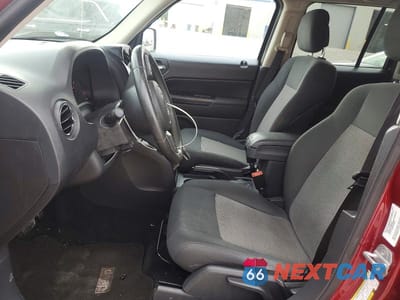Zdjęcie 7 z 13 samochodu: 2012 JEEP PATRIOT LATITUDE VIN:1C4NJRFB8CD566842 - miniatura