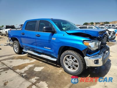 Czwarte zdjęcie samochodu z boku: 2018 TOYOTA TUNDRA CREWMAX SR5 VIN:5TFEY5F1XJX232934 - miniatura