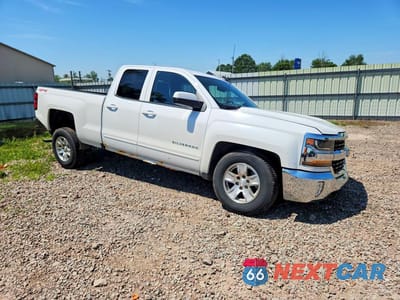 Czwarte zdjęcie samochodu z boku: 2018 CHEVROLET SILVERADO K1500 LT VIN:1GCVKREC2JZ197547 - miniatura