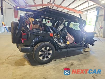 Trzecie zdjęcie samochodu z tyłu: 2021 JEEP WRANGLER UNLIMITED SAHARA VIN:1C4HJXEN8MW776117 - miniatura