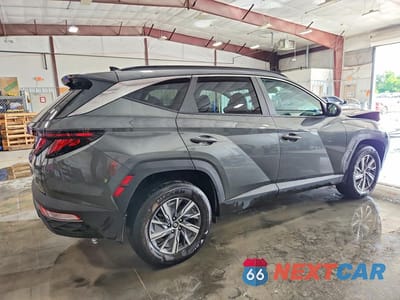 Trzecie zdjęcie samochodu z tyłu: 2024 HYUNDAI TUCSON BLUE VIN:KM8JBCD17RU223477 - miniatura