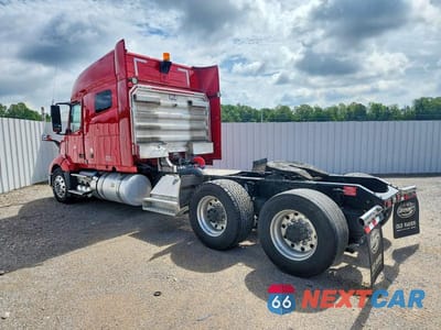 Trzecie zdjęcie samochodu z tyłu: 2021 VOLVO VNL SEMI TRUCK VIN:4V4NC9EH1MN248335 - miniatura