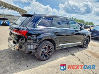 Trzecie zdjęcie samochodu z tyłu: 2020 AUDI Q7 PREMIUM VIN:WA1AJAF74LD010016 - miniatura