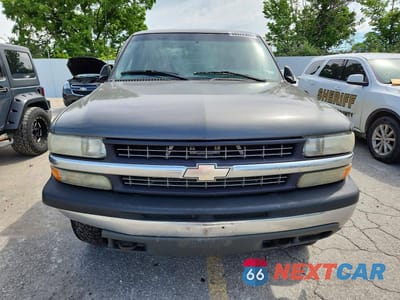 Piąte zdjęcie samochodu w środku: 2002 CHEVROLET SILVERADO K1500 VIN:2GCEK19TX21251988 - miniatura