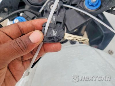 Zdjęcie 8 z 9 samochodu: 2016 HONDA CBR500 R VIN:MLHPC4464G5300243 - miniatura
