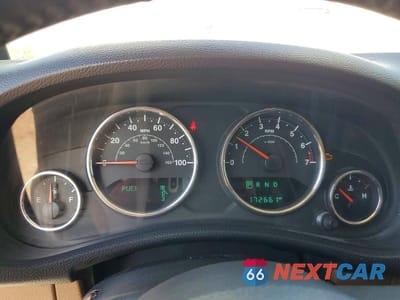 Zdjęcie 9 z 13 samochodu: 2014 JEEP WRANGLER UNLIMITED SAHARA VIN:1C4HJWEG9EL322926 - miniatura