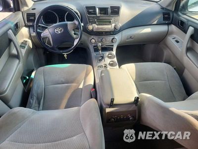 Zdjęcie 8 z 13 samochodu: 2010 TOYOTA HIGHLANDER BASE VIN:5TDBK3EH9AS031216 - miniatura