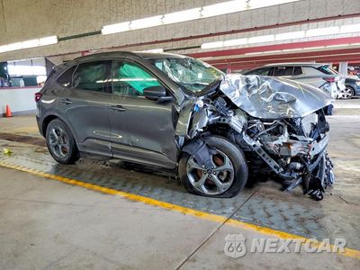 Czwarte zdjęcie samochodu z boku: 2023 FORD ESCAPE ST LINE VIN:1FMCU0MN7PUA28299 - miniatura
