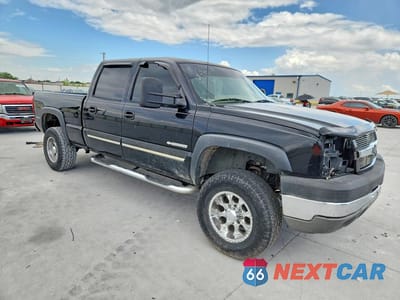 Czwarte zdjęcie samochodu z boku: 2004 CHEVROLET SILVERADO C2500 HEAVY DUTY VIN:1GCHC23U54F182060 - miniatura