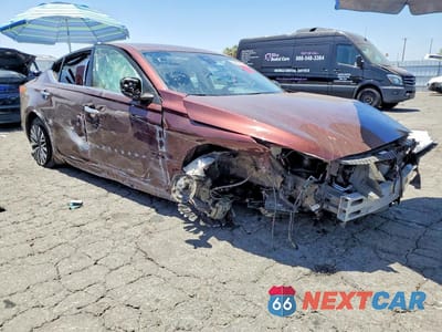 Czwarte zdjęcie samochodu z boku: 2025 NISSAN ALTIMA SV VIN:1N4BL4DV3SN324410 - miniatura