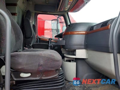 Piąte zdjęcie samochodu w środku: 2011 VOLVO VN VNL VIN:4V4NC9EJ0BN297252 - miniatura